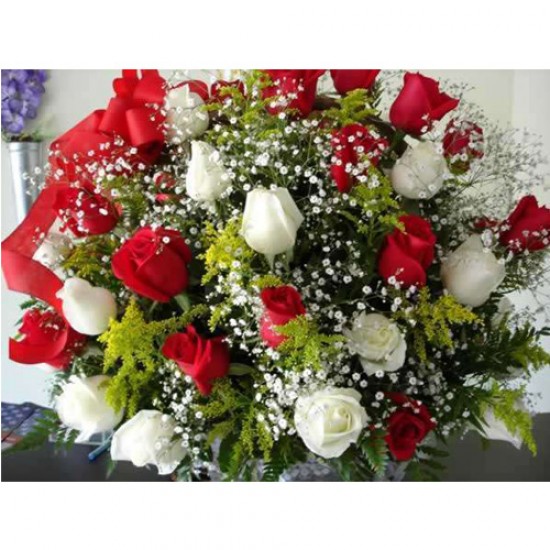 Bouquet with Red and Whte roses Love 19